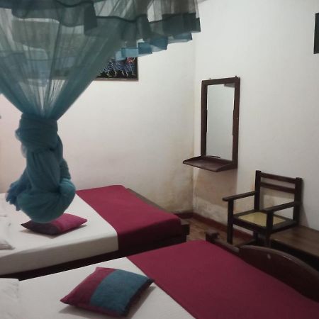 Bevary City Hotel Anuradhapura Dış mekan fotoğraf