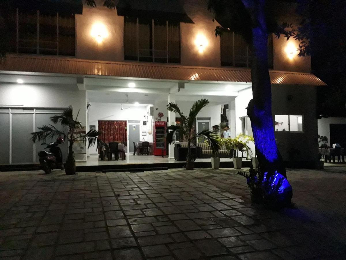 Bevary City Hotel Anuradhapura Dış mekan fotoğraf