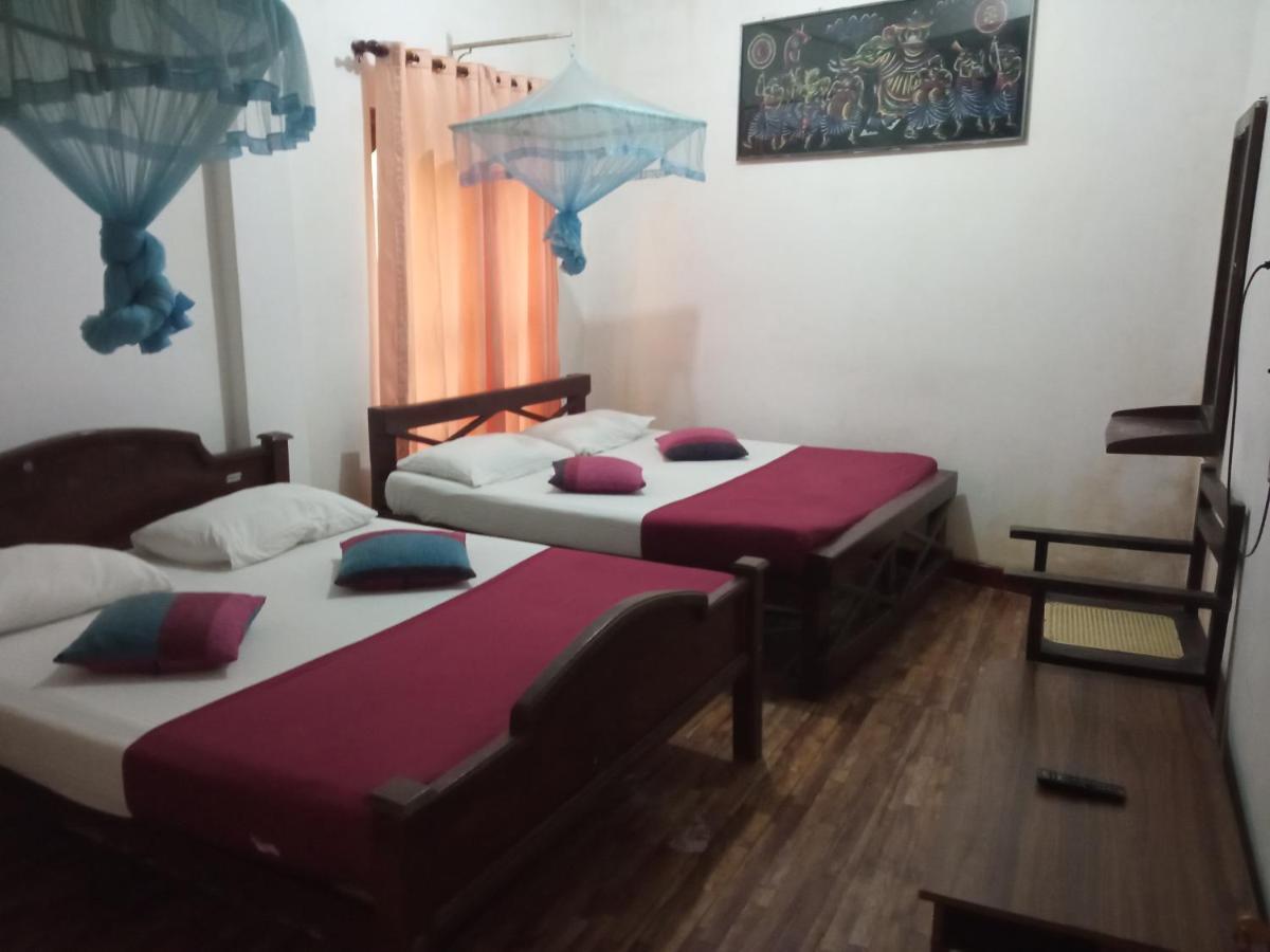 Bevary City Hotel Anuradhapura Dış mekan fotoğraf