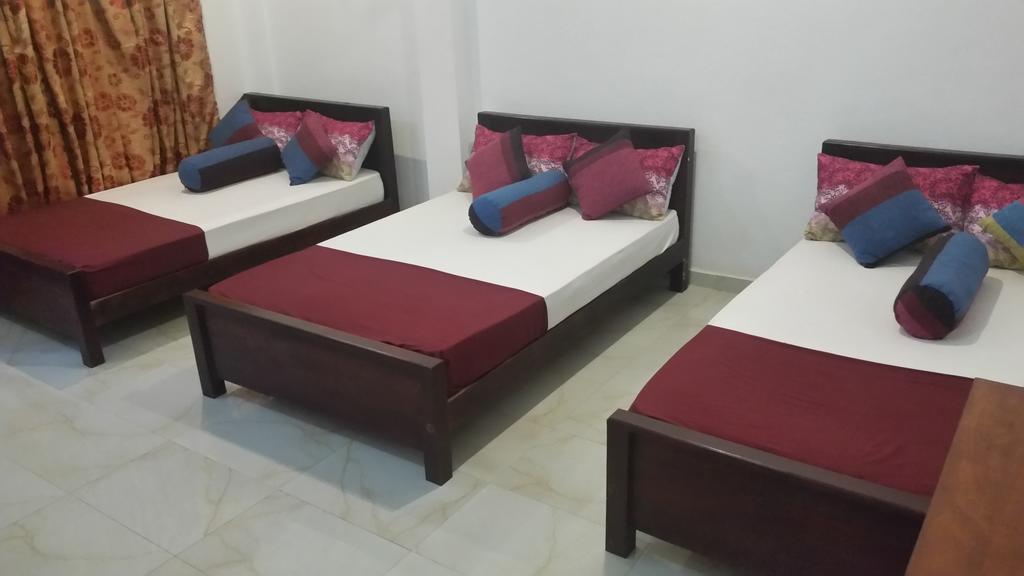 Bevary City Hotel Anuradhapura Dış mekan fotoğraf