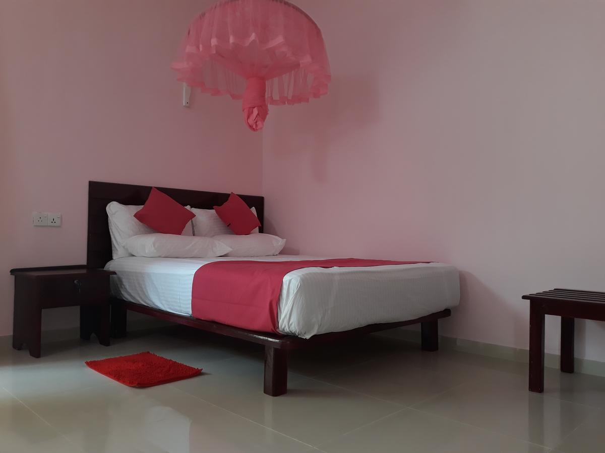 Bevary City Hotel Anuradhapura Dış mekan fotoğraf