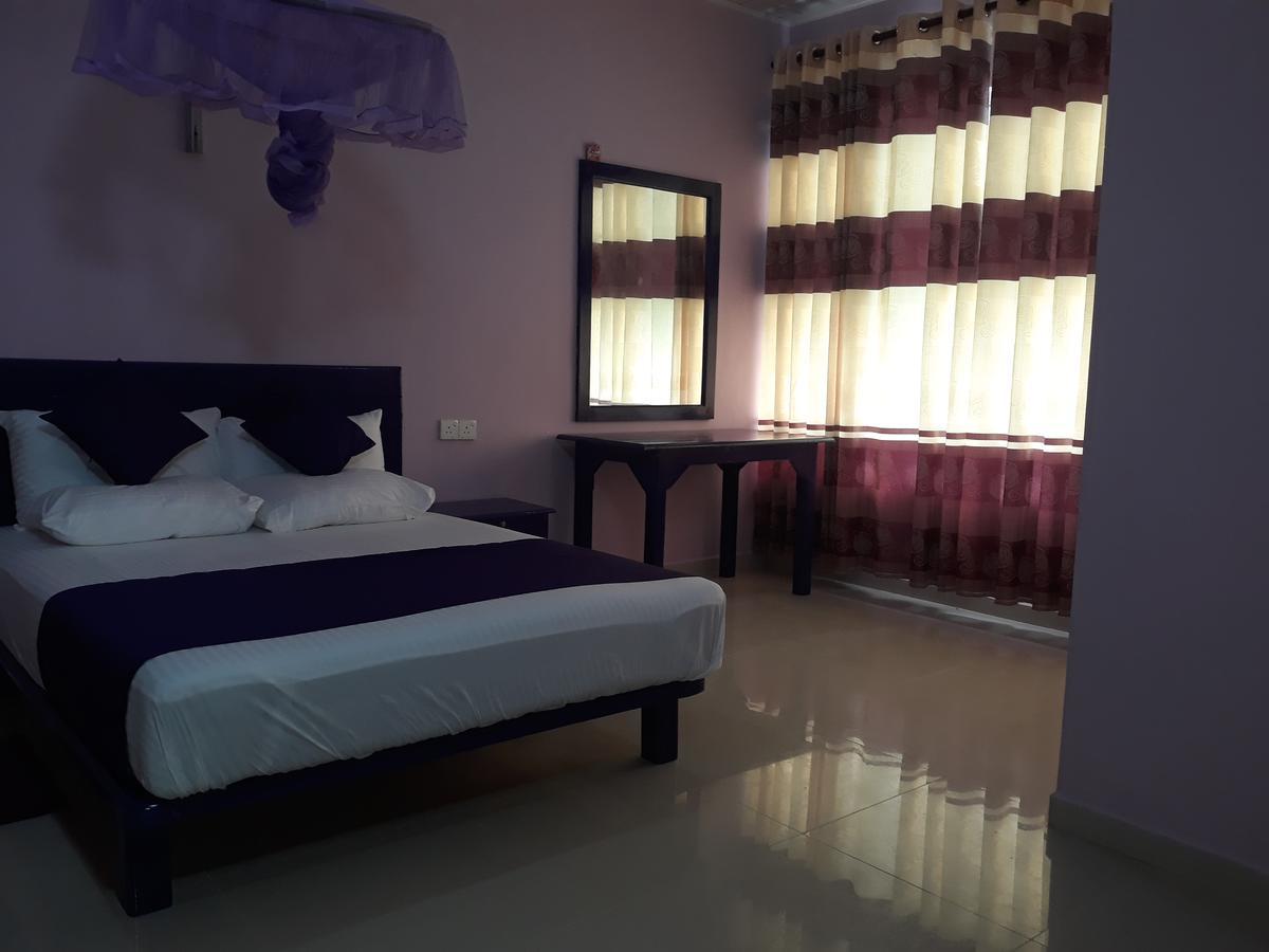 Bevary City Hotel Anuradhapura Dış mekan fotoğraf